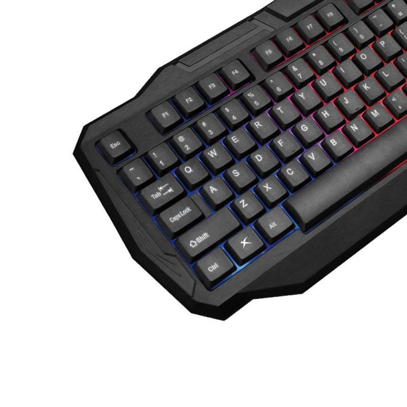 Teclado gamer con retroiluminación arcoiris encendida