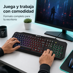 Teclado Xtrike Me en un escritorio gamer